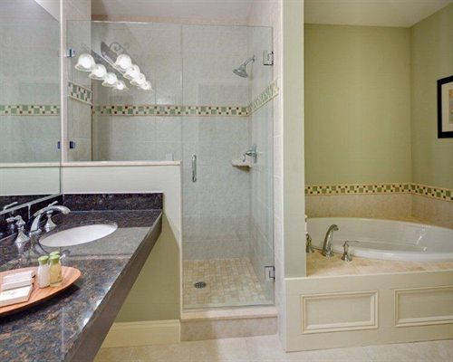 American Hotel Фрихолд Экстерьер фото
